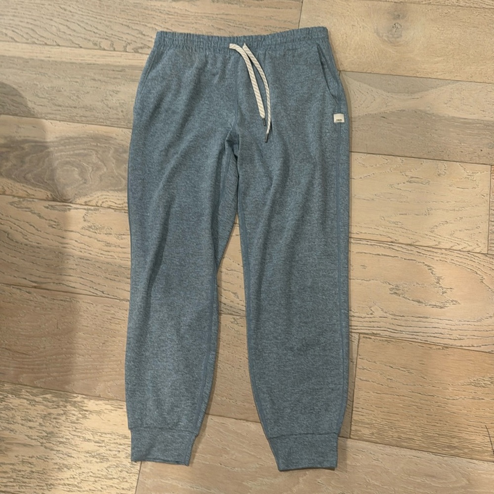 Vuori Joggers! Size small!